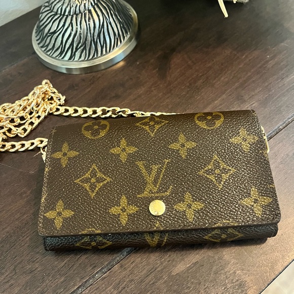 Louis Vuitton Monogram Porte Monnaie Wallet - Picture 5 of 15